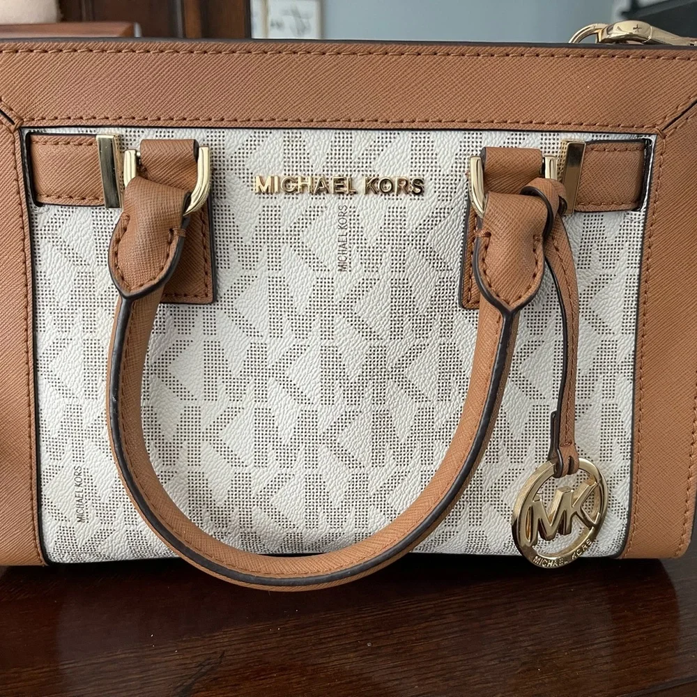 Michael Kors Purse - Picture 1 of 3